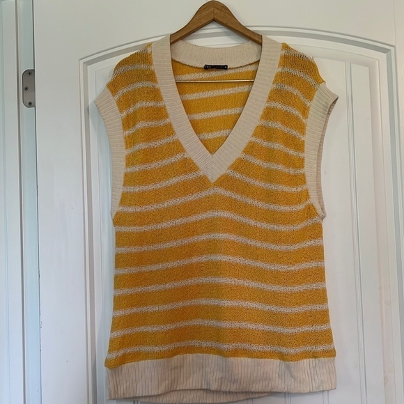Zara Knit V Neck Sweater Vest Size Medium - Picture 2 of 5